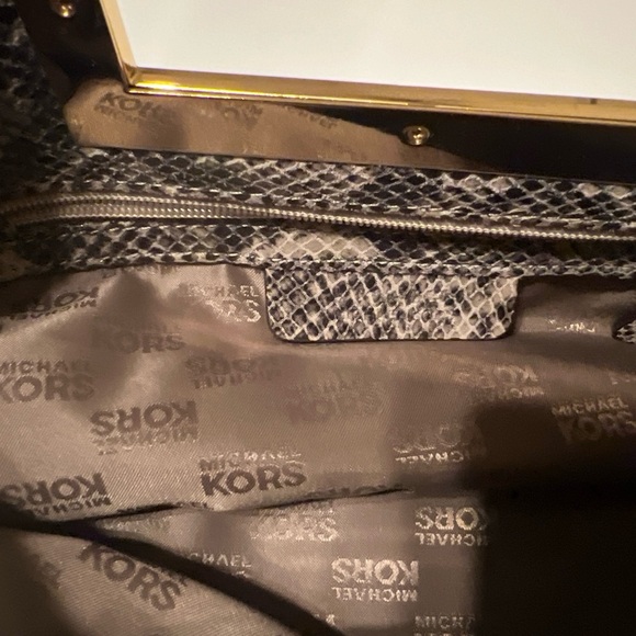 Beautiful Michael Kors Snake Skin Embossed Clutch Bag Tan/black Print - Picture 10 of 12